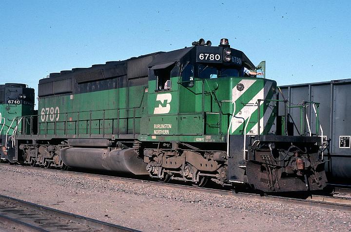 BN 6780 - SD40-2.jpg